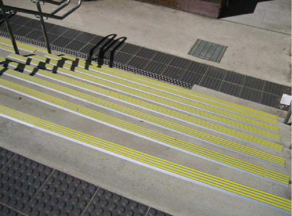 Aluminum nosing safety stair